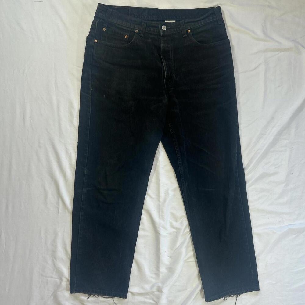 Vintage Y2K Levi’s 550 Relaxed Fit Jeans.